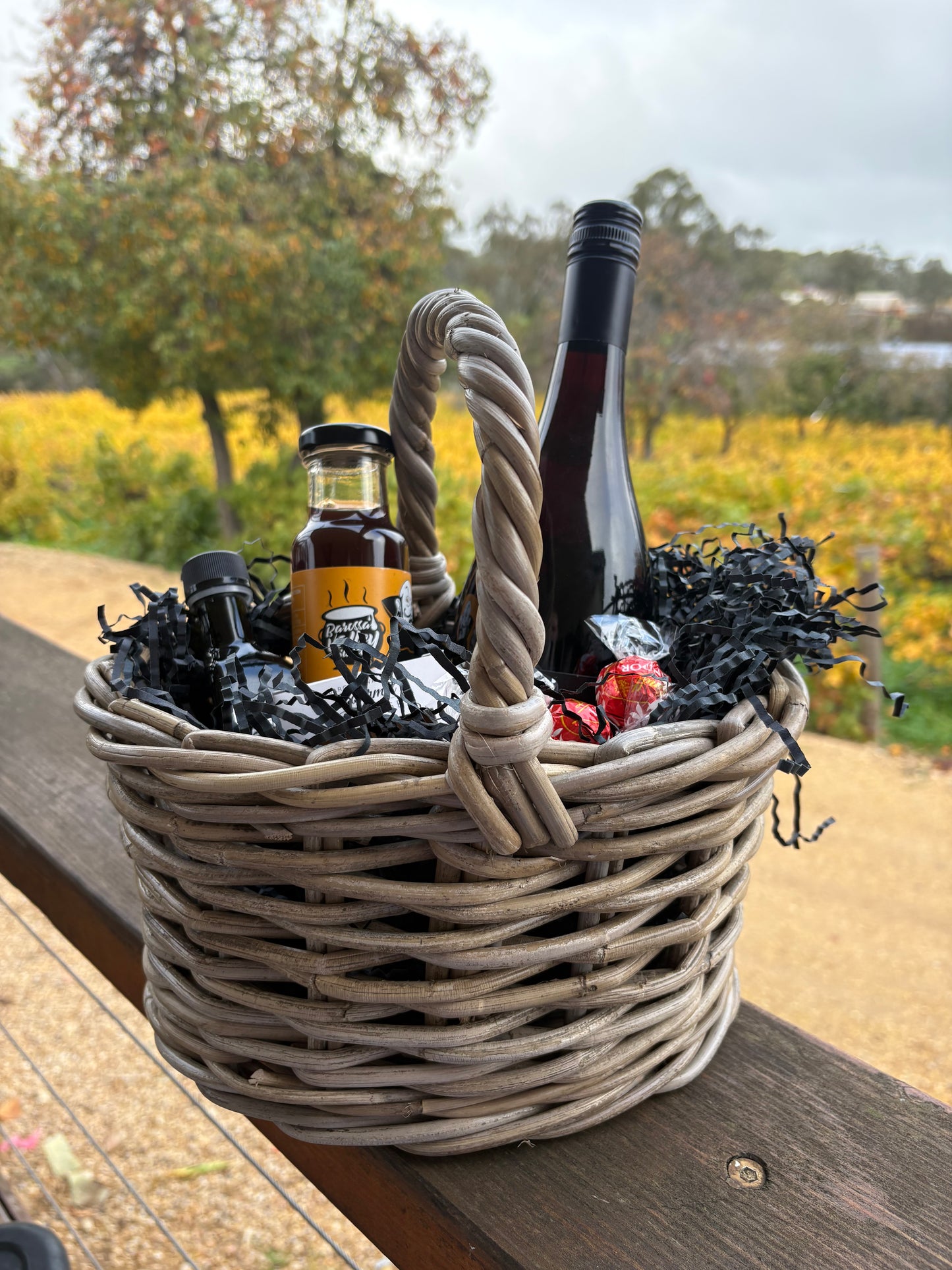 Large Wine & Edibles Gift Hamper