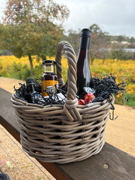 Large Wine & Edibles Gift Hamper